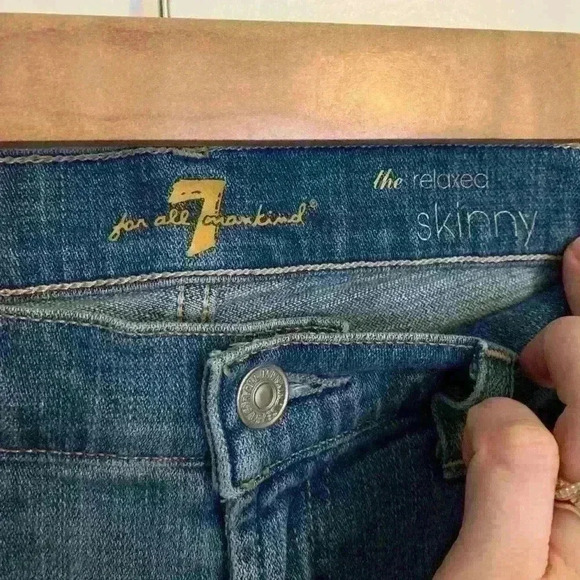 7 Seven for All Mankind, the Relaxed Skinny Light Washed Jeans, Womens Size 25 - Picture 4 of 9